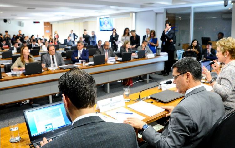 Reforma trabalhista deve ser votada pela CAS na terça-feira